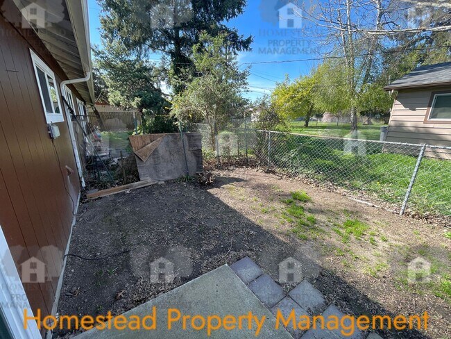 Building Photo - 672