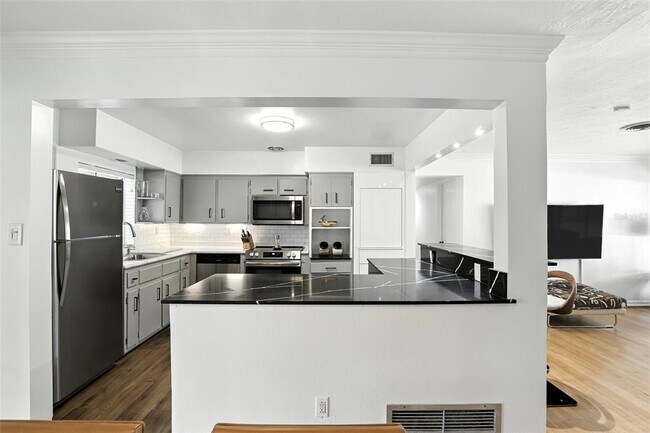 Building Photo - 100 W New Hampshire St