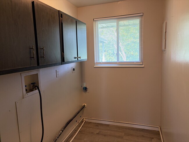 Building Photo - 7280 Cedar Knolls Dr