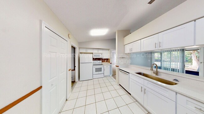 Building Photo - 1740 Whipple Dr