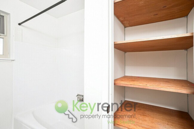 Building Photo - 924 S 226th Pl