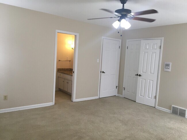 Building Photo - 2159 New Meadow Dr