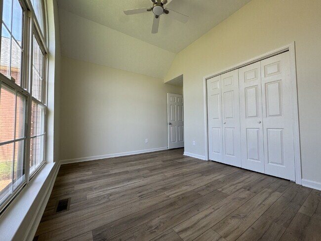 Building Photo - Stunning Move-In Ready Home in Hendersonville – Minutes from Old Hickory Lake!