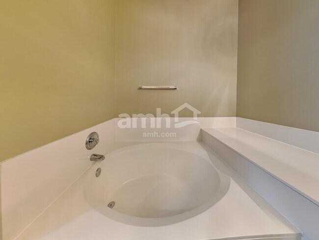 Building Photo - 265 Firwood N