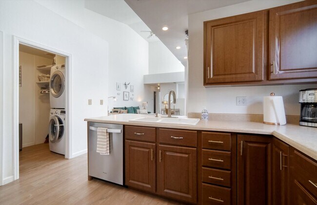 Building Photo - Fantastic Littleton condo  2 bedrooms and ...
