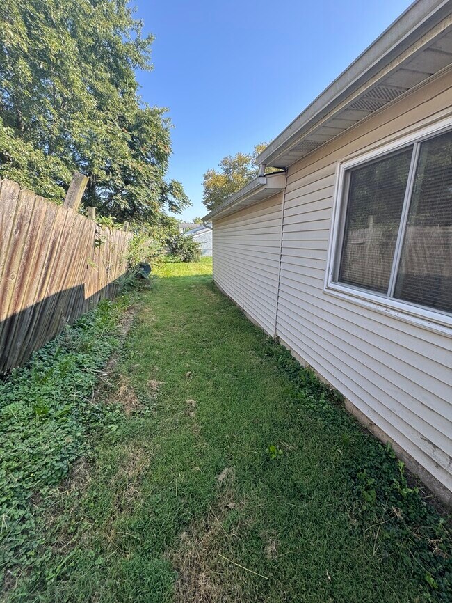 Building Photo - 3515 Meadow Valley St