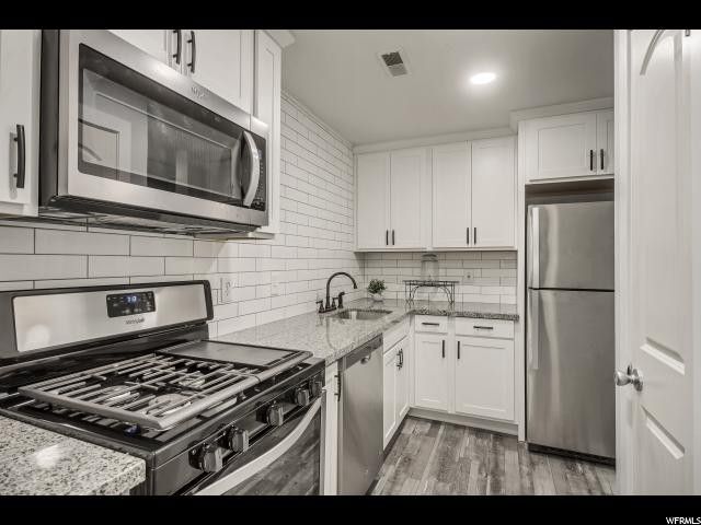 Building Photo - 5660 Meadow Ln