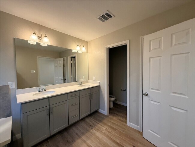 Building Photo - 17142 Wilthorne Colony Ct