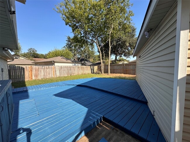 Building Photo - 21339 Park Mt Dr