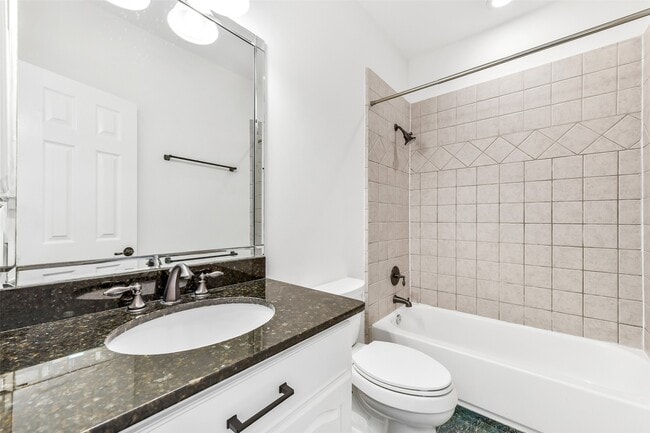 Building Photo - 1529 Rosewood St