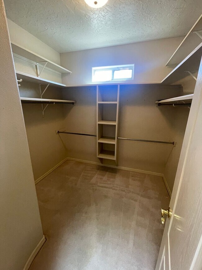 Building Photo - Gorgeous Home in Sonoma Ranch off Golf Club Rd!