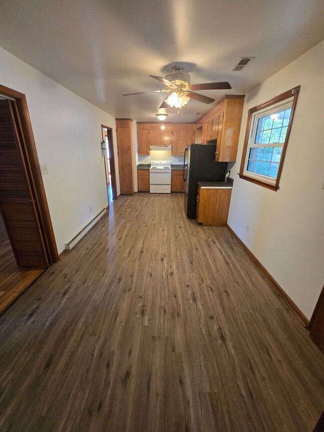 Building Photo - Beautiful 3 bedroom house