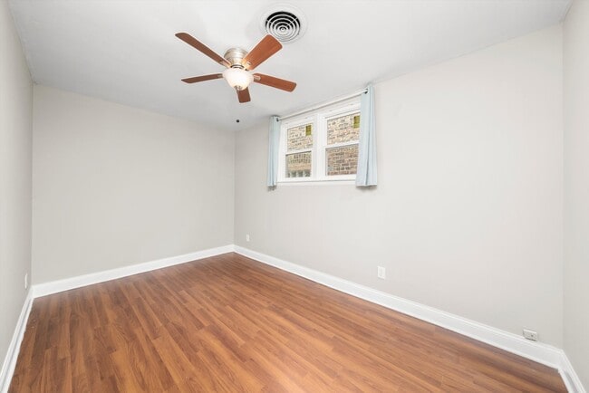 Building Photo - 2420 S Oakley Ave