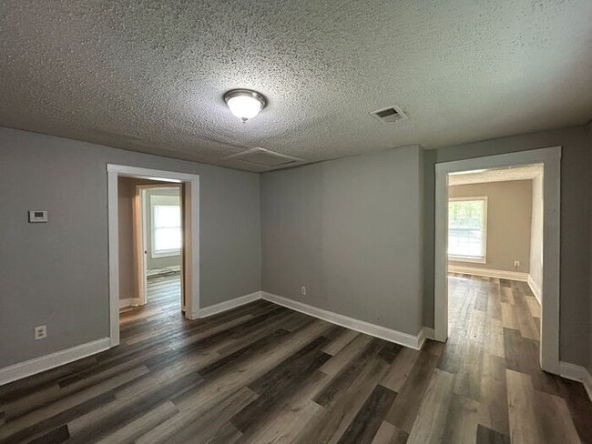 Building Photo - 433 Carpenter St
