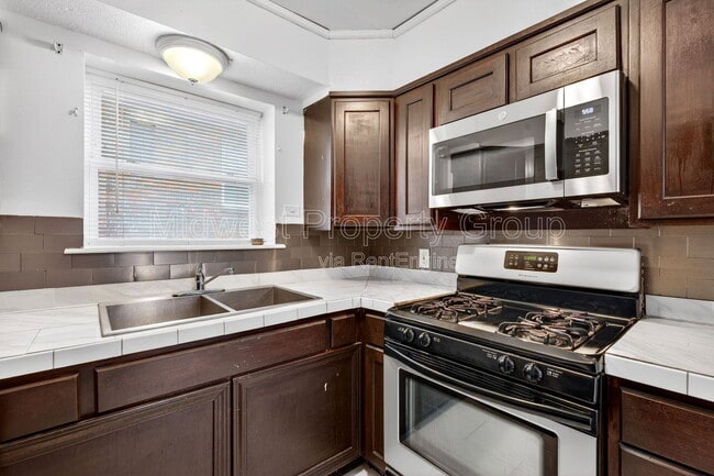 Building Photo - 2352 Rockdale Ave