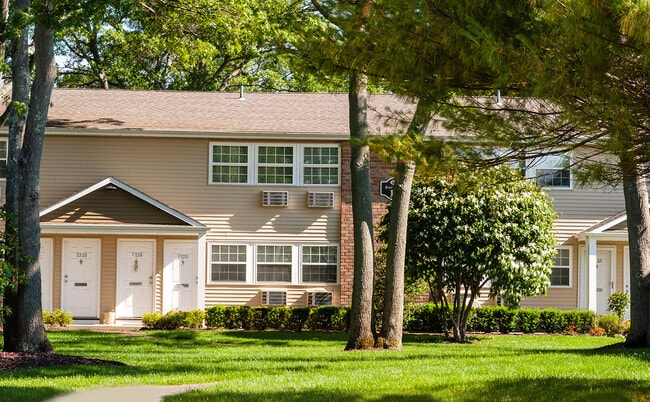 Building Photo - Hillcrest Village