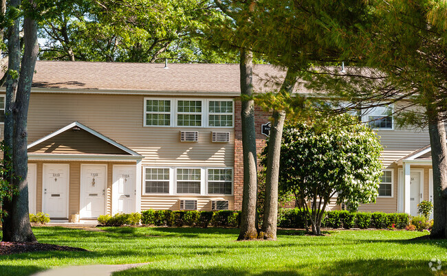 Building Photo - Hillcrest Village