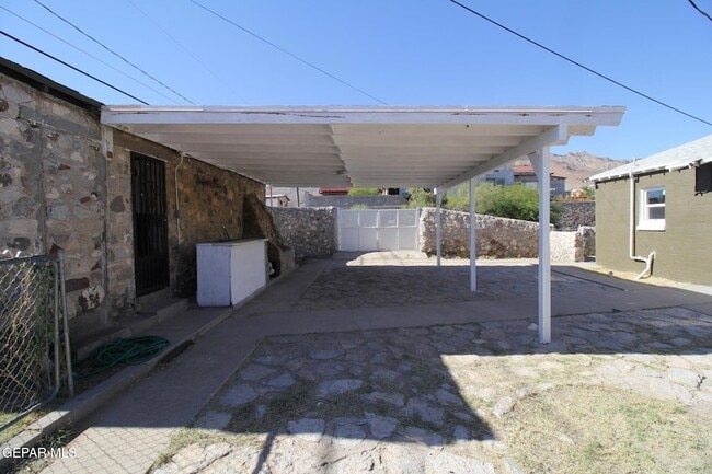 Building Photo - 3200 Richmond Ave