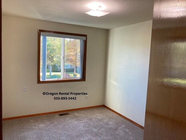 Building Photo - 2511 NE 161st Ave