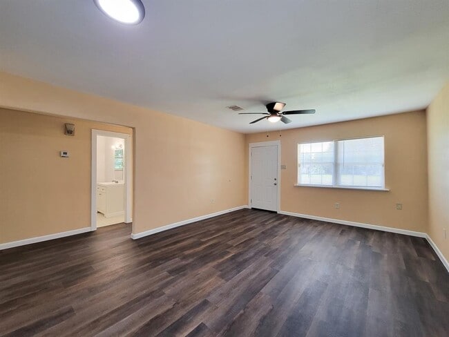 Building Photo - 206 Hemphill St