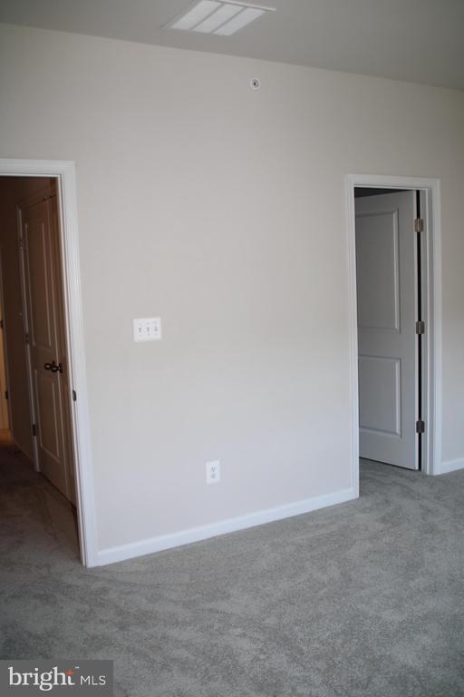 Building Photo - 2583 Hopton Ln