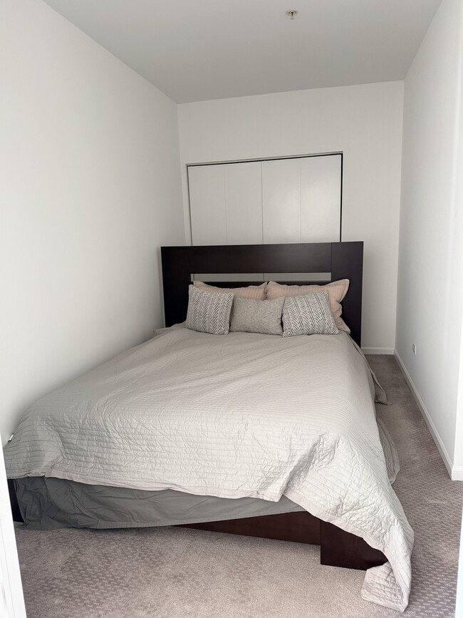 Building Photo - 21 W Chestnut St