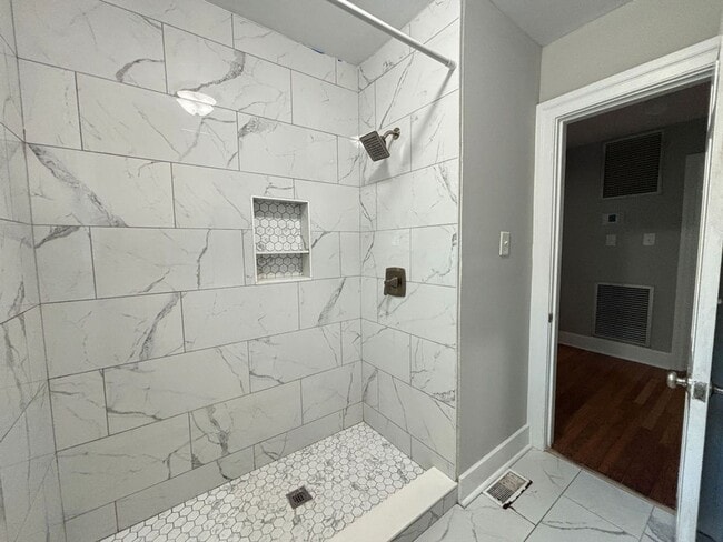 Building Photo - Available now. WATER & SEWER INCLUDED! Gre...