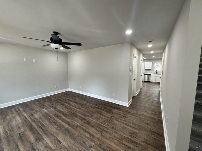 Building Photo - 305 N 4th St