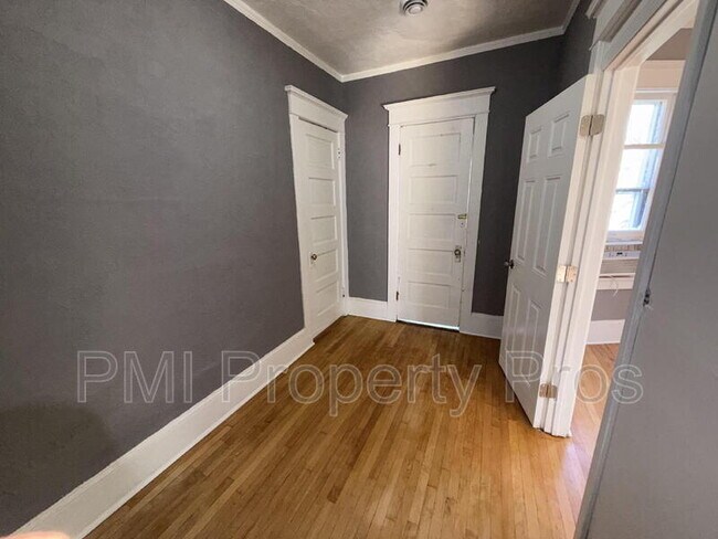 Building Photo - 2575 N 34th St