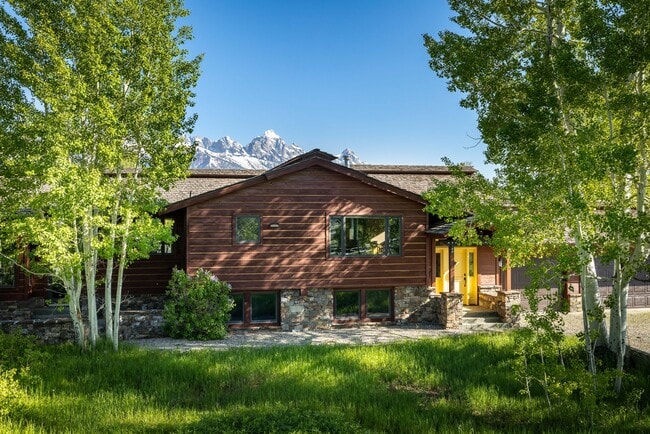 Building Photo - 8225 N Spring Gulch Rd