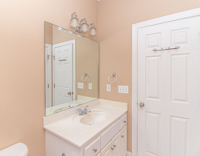 Building Photo - Stunning & Spacious Home in Walnut Hill! 4 Bedrooms | 4 Bathrooms w/ Lawn Care and Trash Service ...