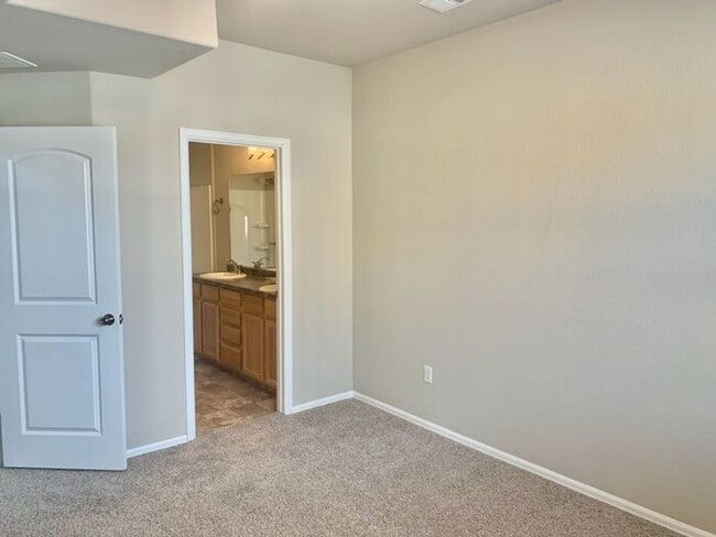 Building Photo - 3 Bed, 2.5 Bath Townhome in West Greeley. ...