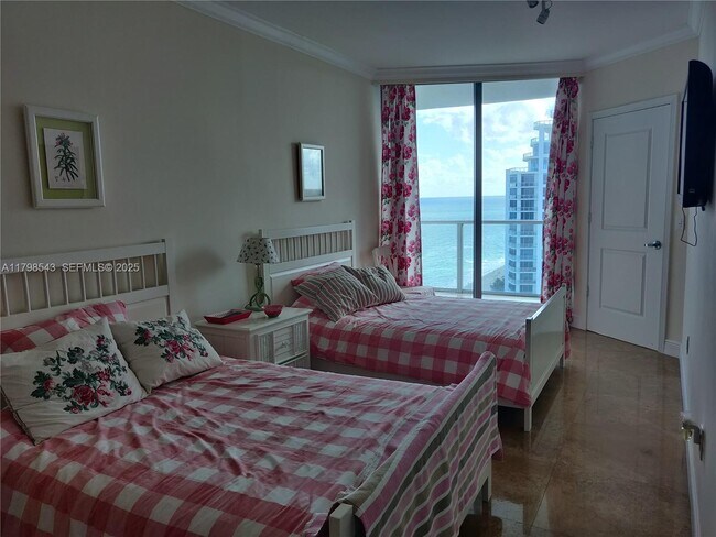 Building Photo - 3101 S Ocean Dr