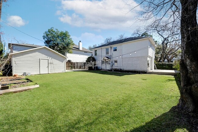 Building Photo - 3008 Amherst St