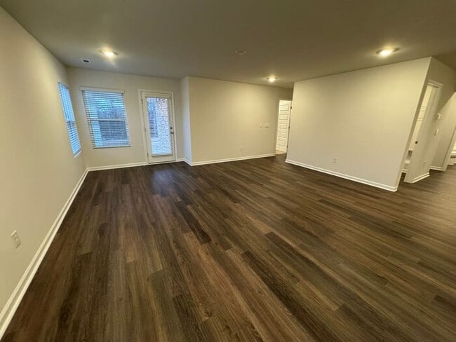 Building Photo - MOVE IN SPECIAL-Beautiful home available for rent