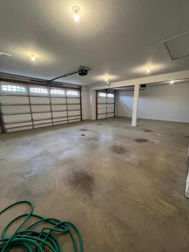 Building Photo - 38 SW 160 Rd