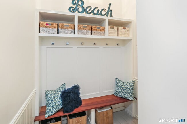 Building Photo - 228 Eastlawn St