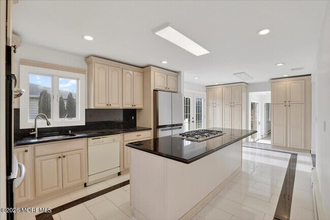 Building Photo - 8 Pullman Ave