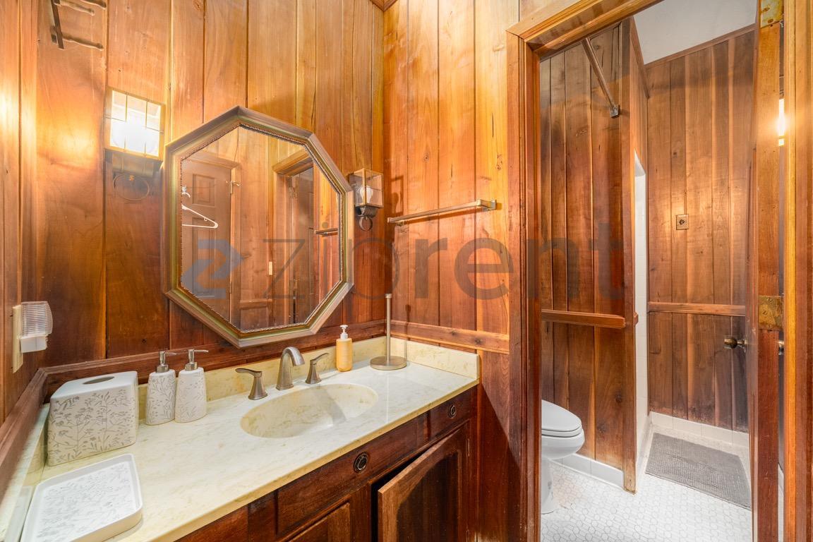 Building Photo - 615 Pinecrest Dr