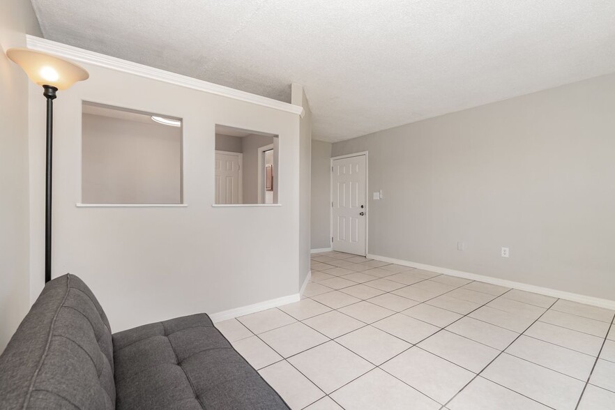 Building Photo - 390 W Cocoa Beach Causeway