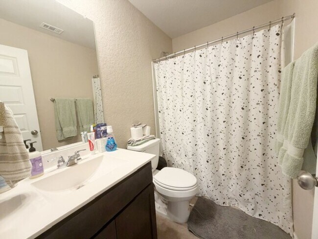 Building Photo - Charming 3 BD/2.5 Located Near Randolph AFB! Move in May 2026!