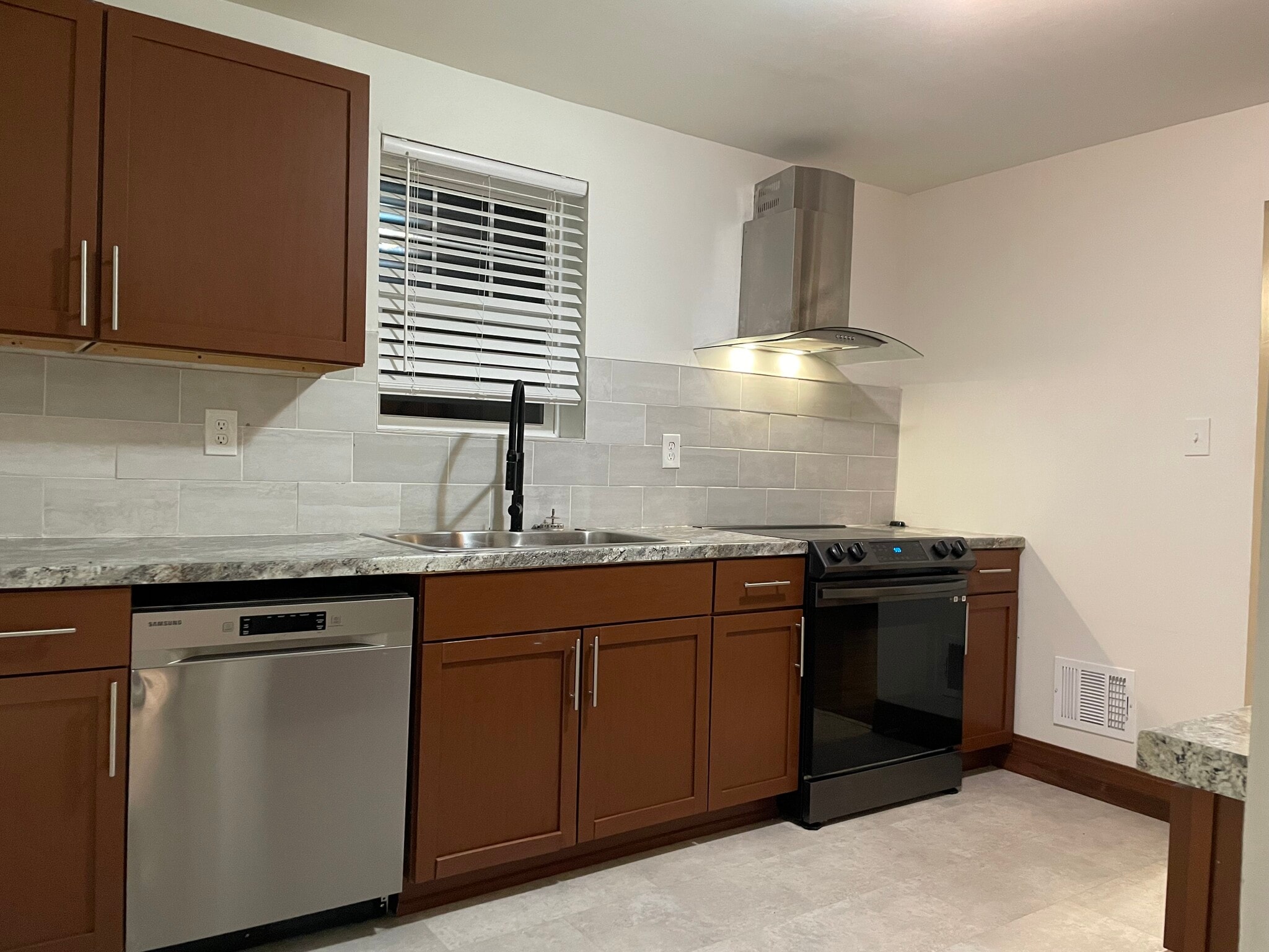 Kitchen - 55 Pearl St
