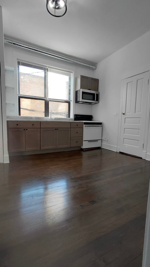 Building Photo - 2543 S St Louis Ave