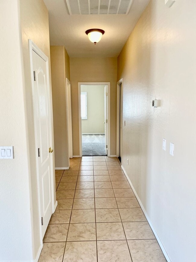 Building Photo - 3-6 Month Rental, Amazing Water Front Property With Private Pool!