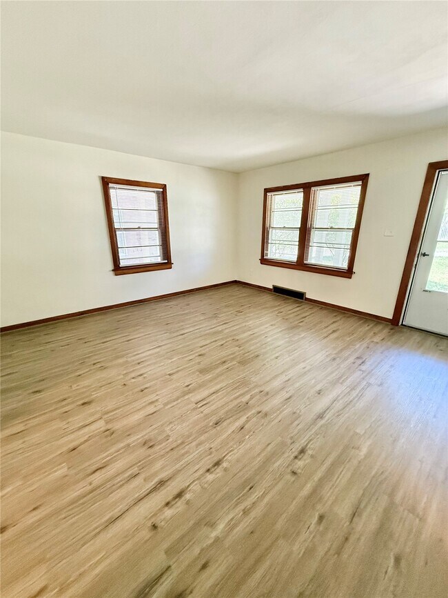 Building Photo - 1308 Caseyville Ave