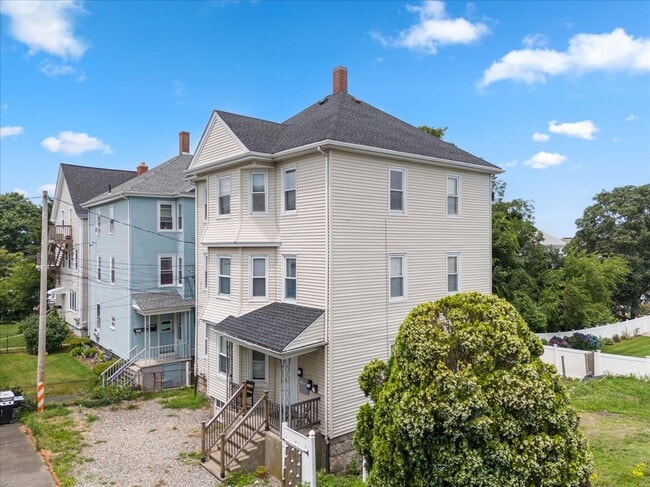 Building Photo - 646 Birch St