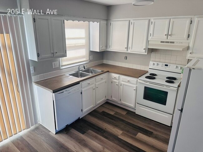 Building Photo - 205 E Wall Ave