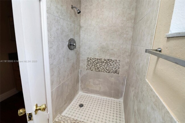 Building Photo - 5975 NW 25th Ct