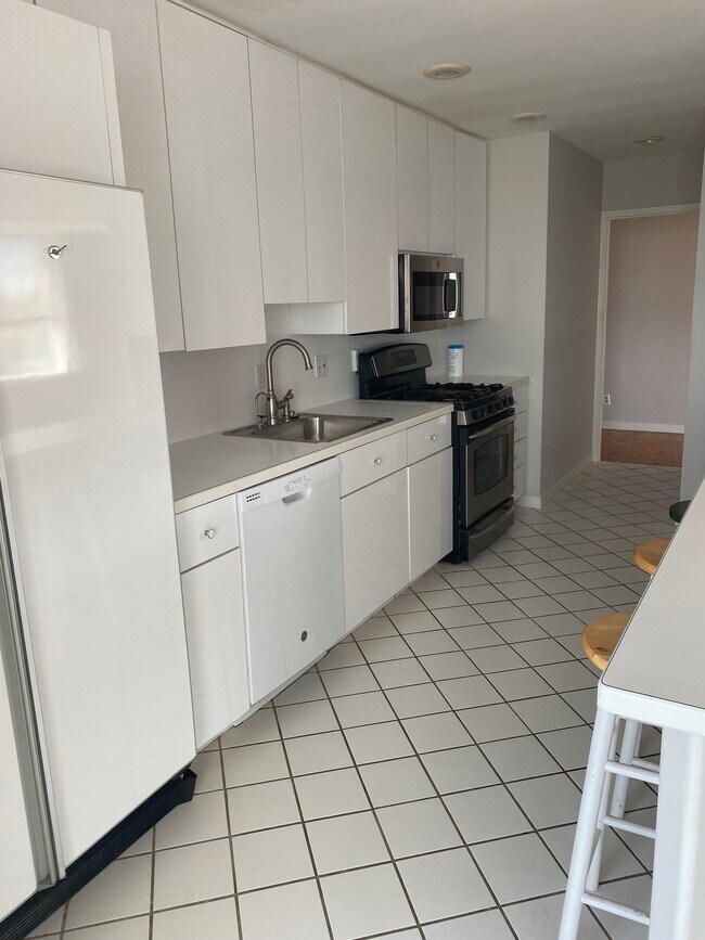 Kitchen - 2324 Madison Rd