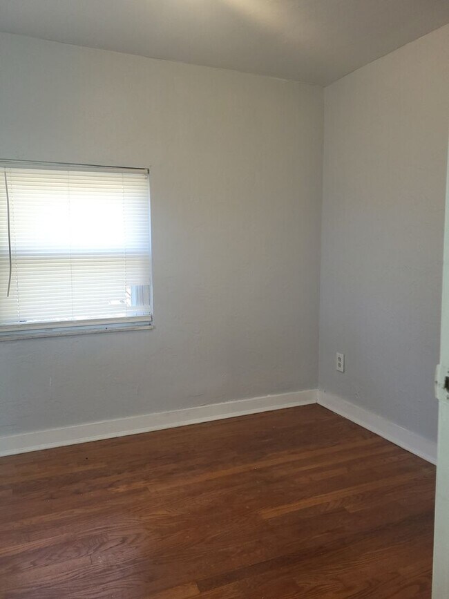 Building Photo - 1541 Sylvan Terrace
